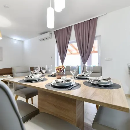 House Strenja