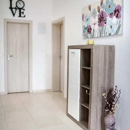 House Strenja Tatil Evi