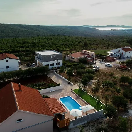 House Strenja Nyaraló