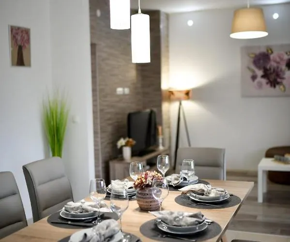 House Strenja Сукошан